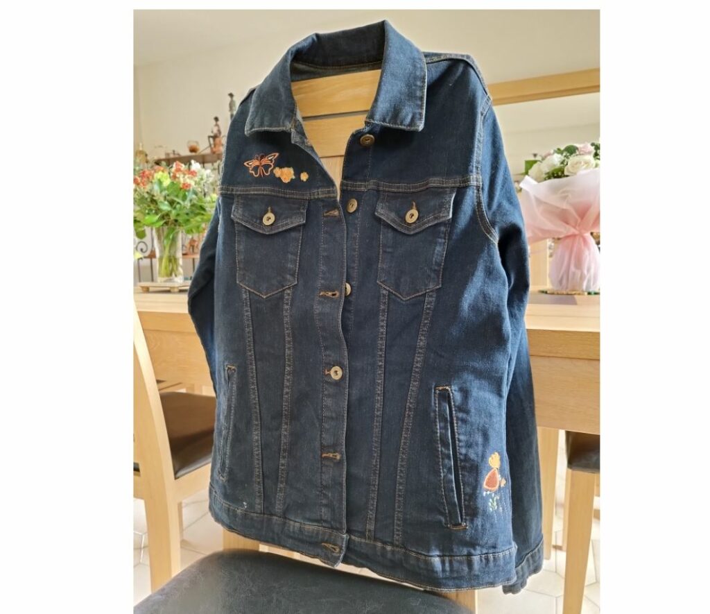 veste jean brode papillon et fleur pour anniversaire