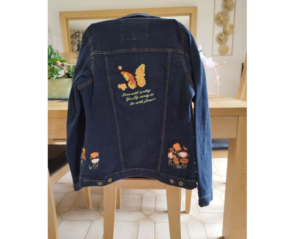 Veste jean femme brodée papillon et fleurs en appliqués