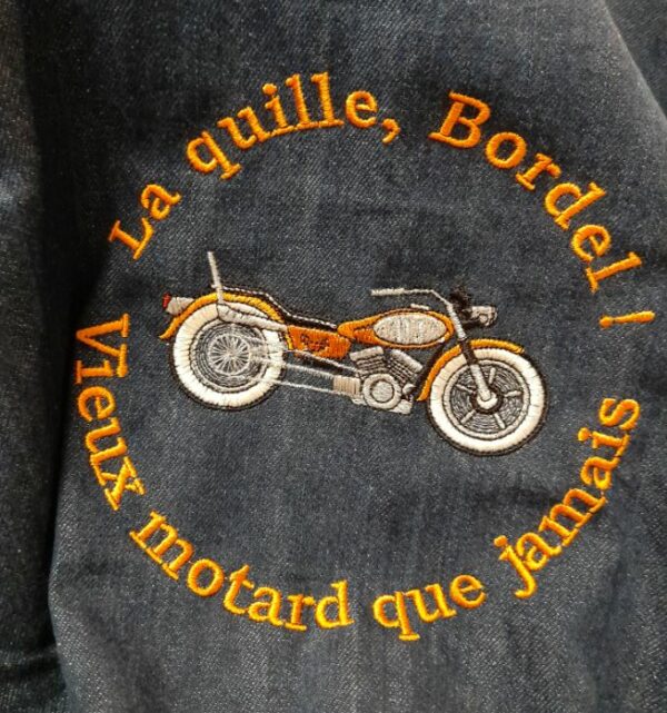 Exemple tablier brode depart en retraite moto